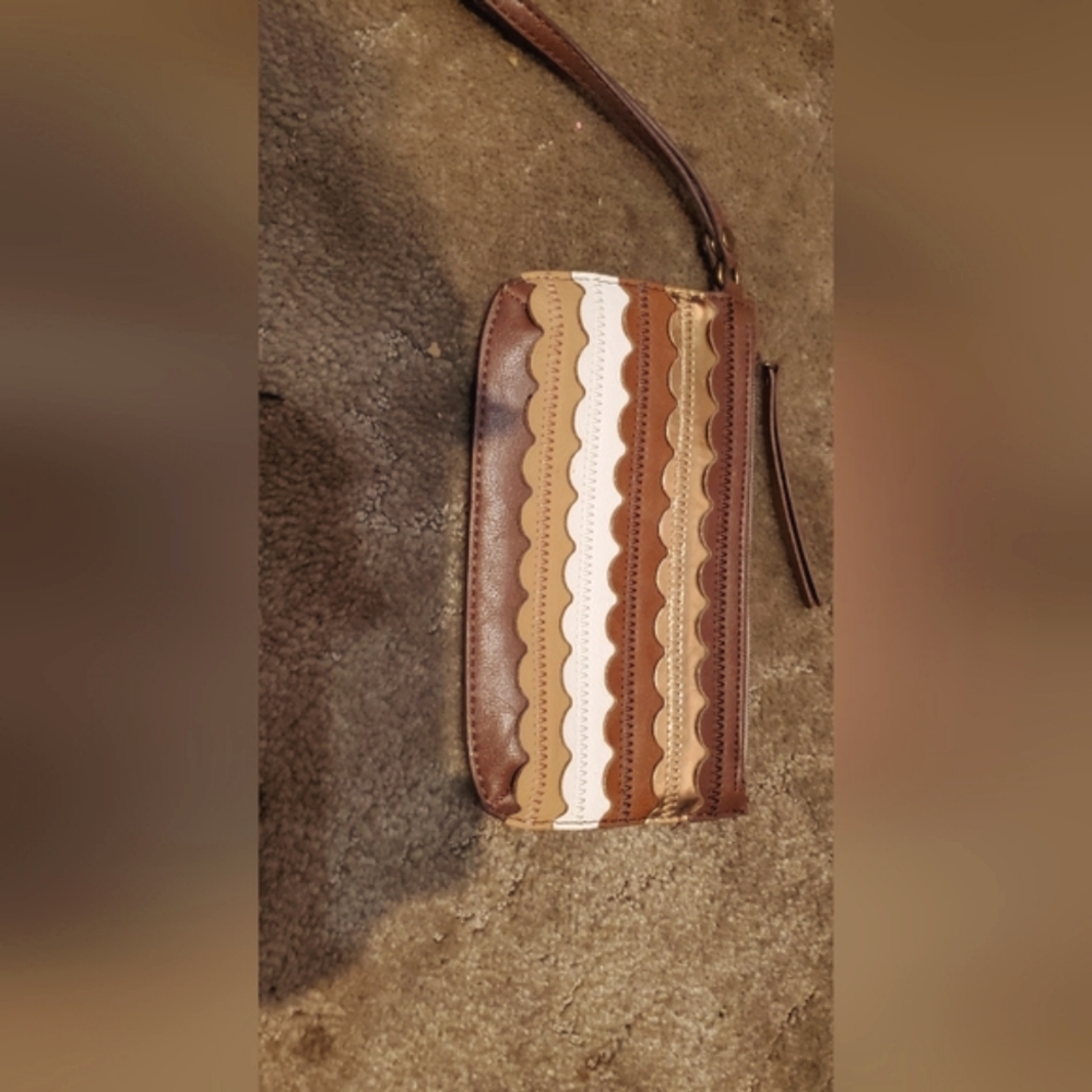 Relic wristlet
